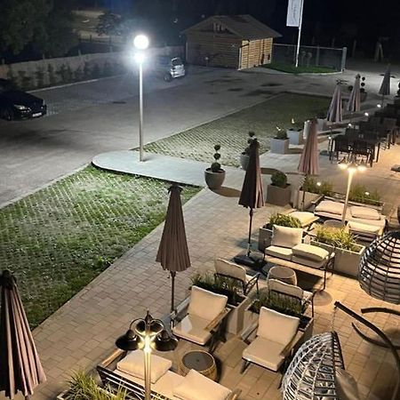 Holdvirag Hotel Шарвар Экстерьер фото