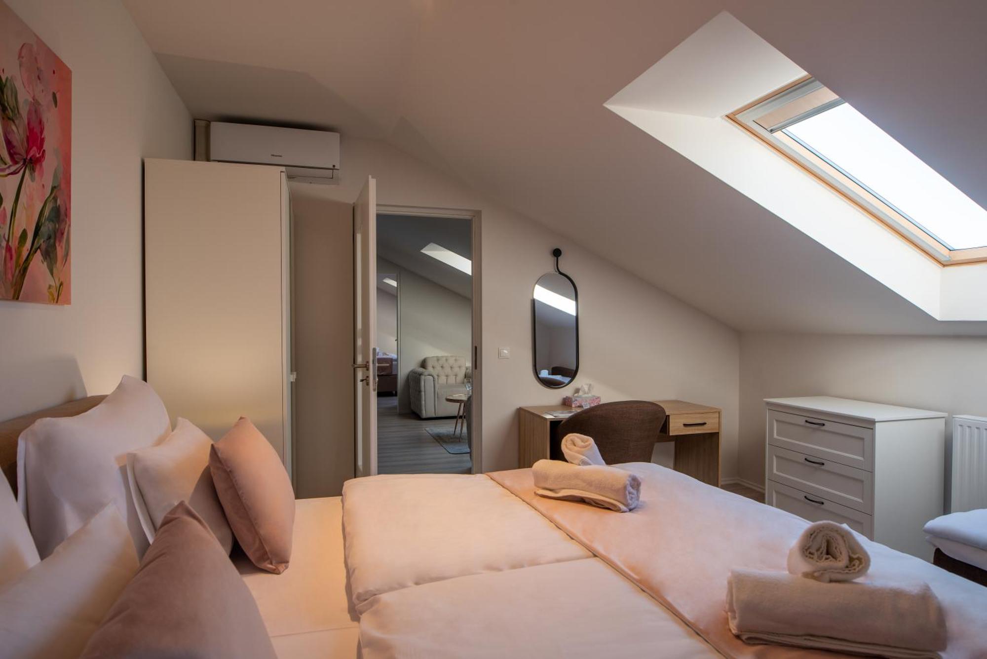 Holdvirag Hotel Шарвар Экстерьер фото