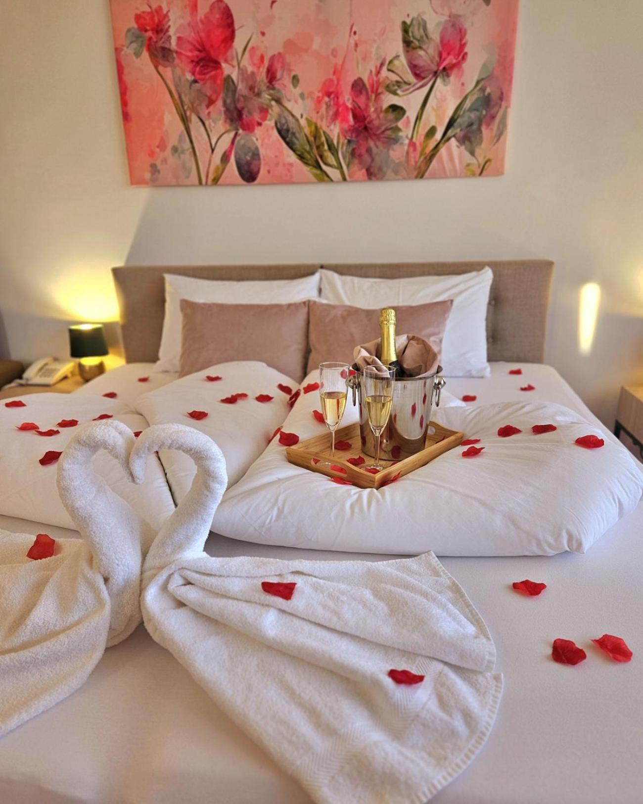 Holdvirag Hotel Шарвар Экстерьер фото