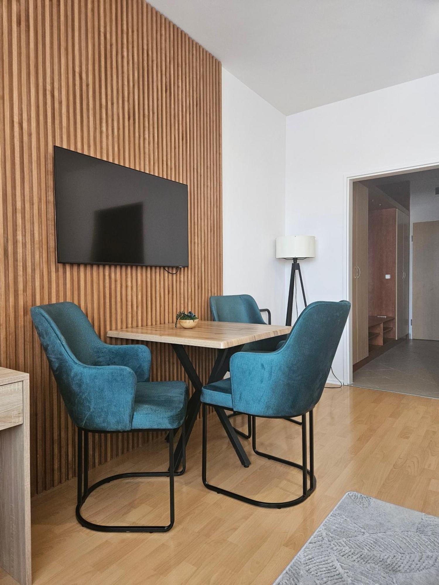 Holdvirag Hotel Шарвар Экстерьер фото