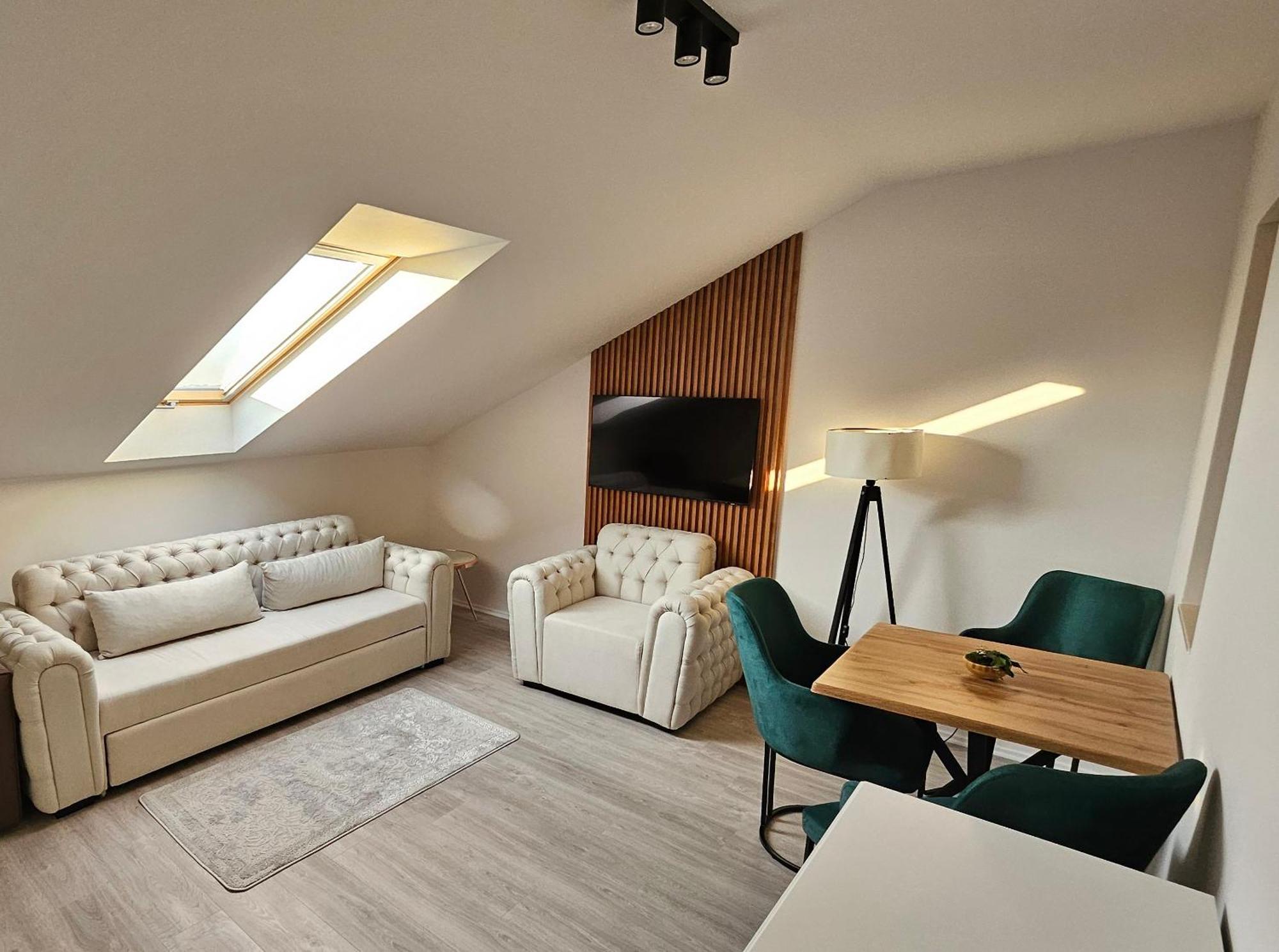 Holdvirag Hotel Шарвар Экстерьер фото