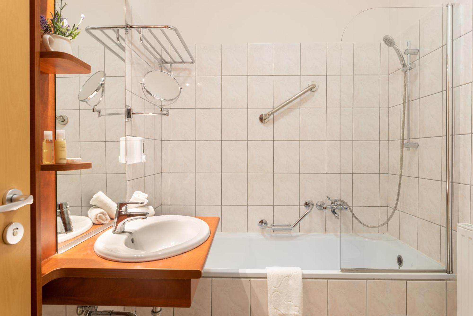 Holdvirag Hotel Шарвар Номер фото