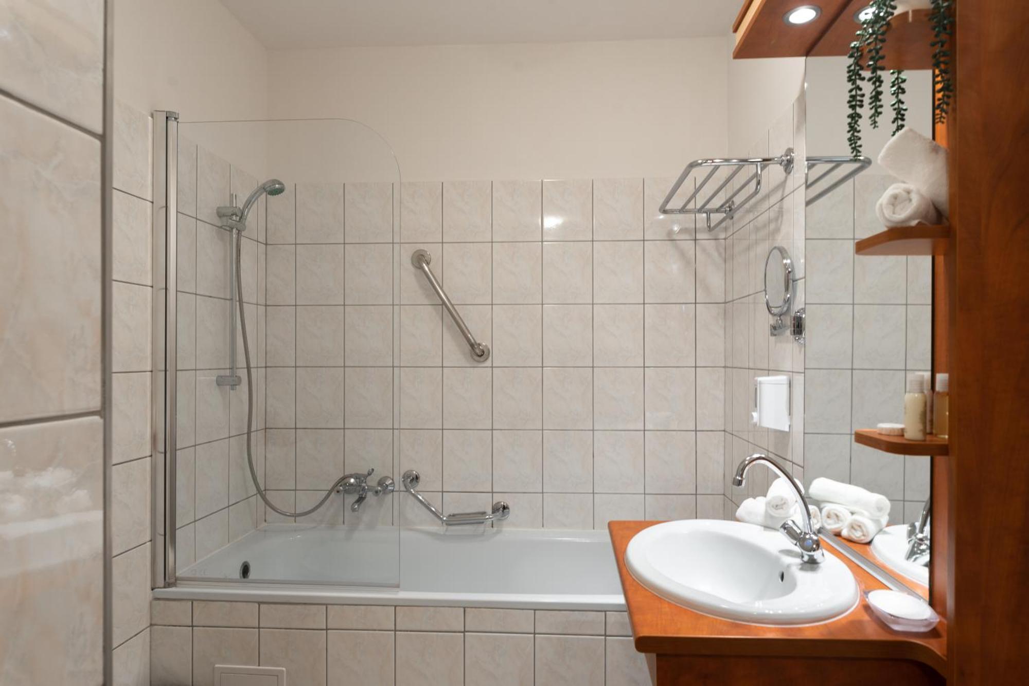 Holdvirag Hotel Шарвар Номер фото